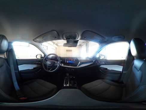 Used 2025 Chevrolet Trax LT image 45