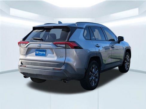 Used 2019 Toyota RAV4 XLE Premium FWD image 6