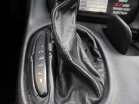 Used 2000 Chevrolet Corvette Convertible w/ Memory Pkg RWD image 28