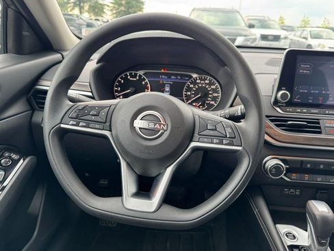 Used 2023 Nissan Altima 2.5 SV image 12