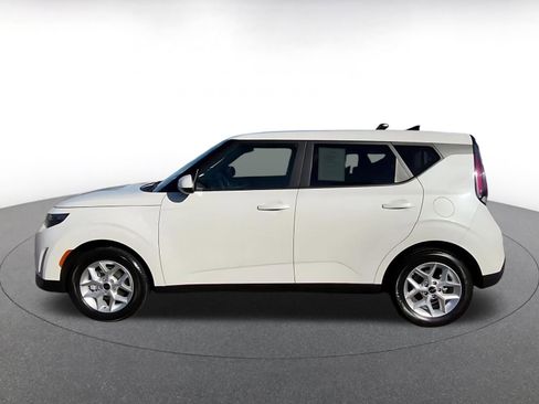 Used 2025 Kia Soul LX w/ LX Technology Package image 9
