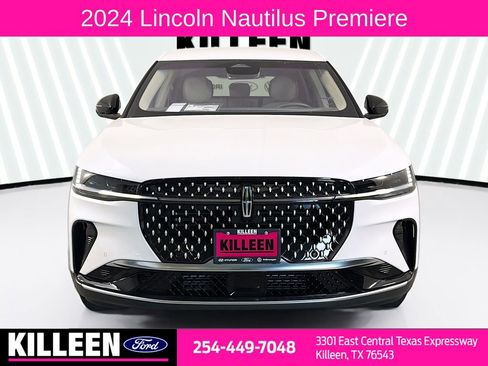 Used 2024 Lincoln Nautilus Premier image 2