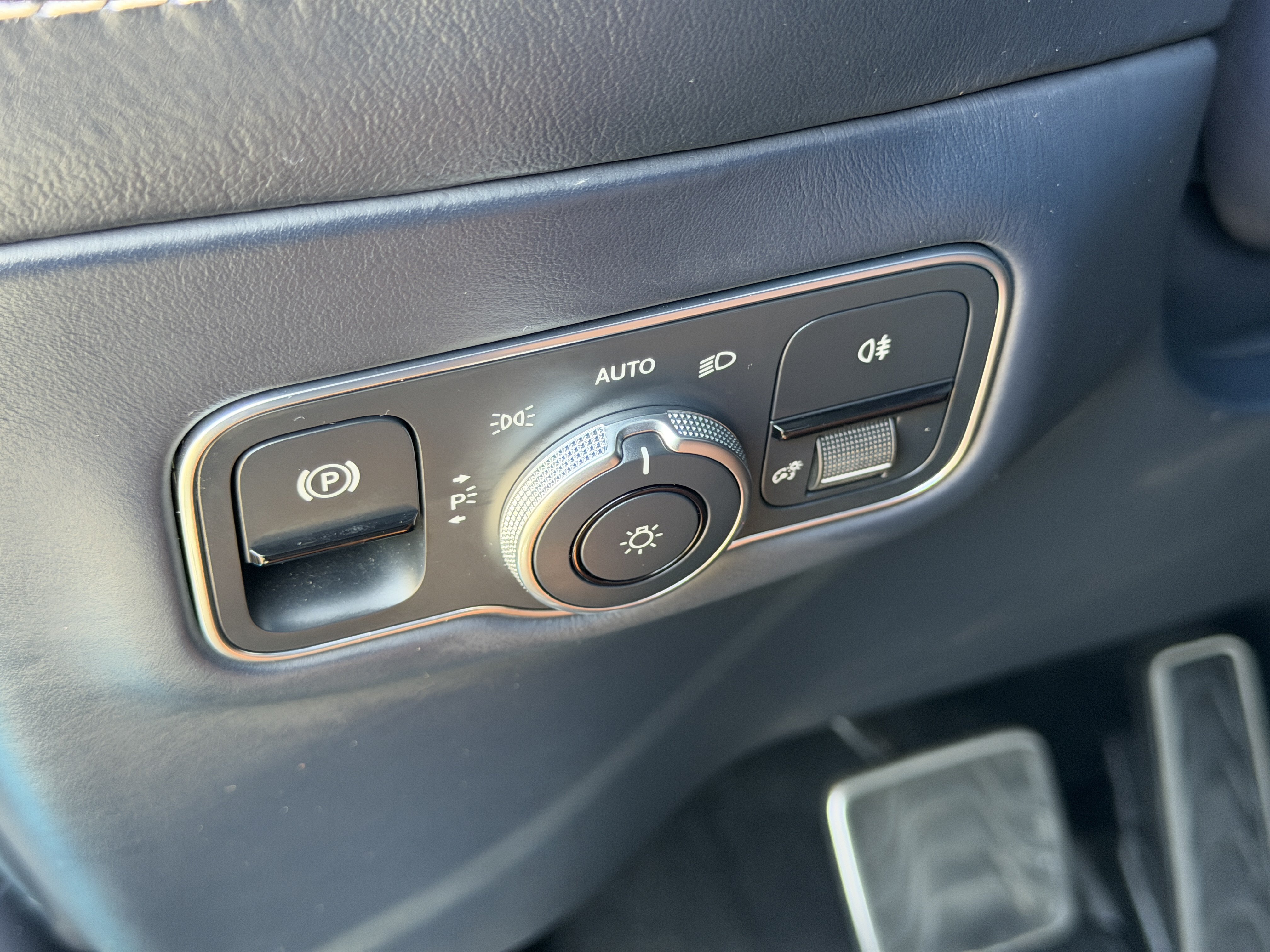 Used 2021 Aston Martin DBX AWD/4WD image 29