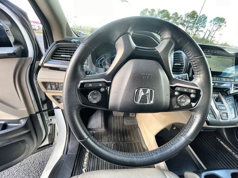 Used 2022 Honda Odyssey Elite image 11