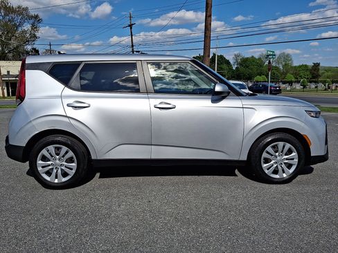 Used 2021 Kia Soul LX FWD image 7