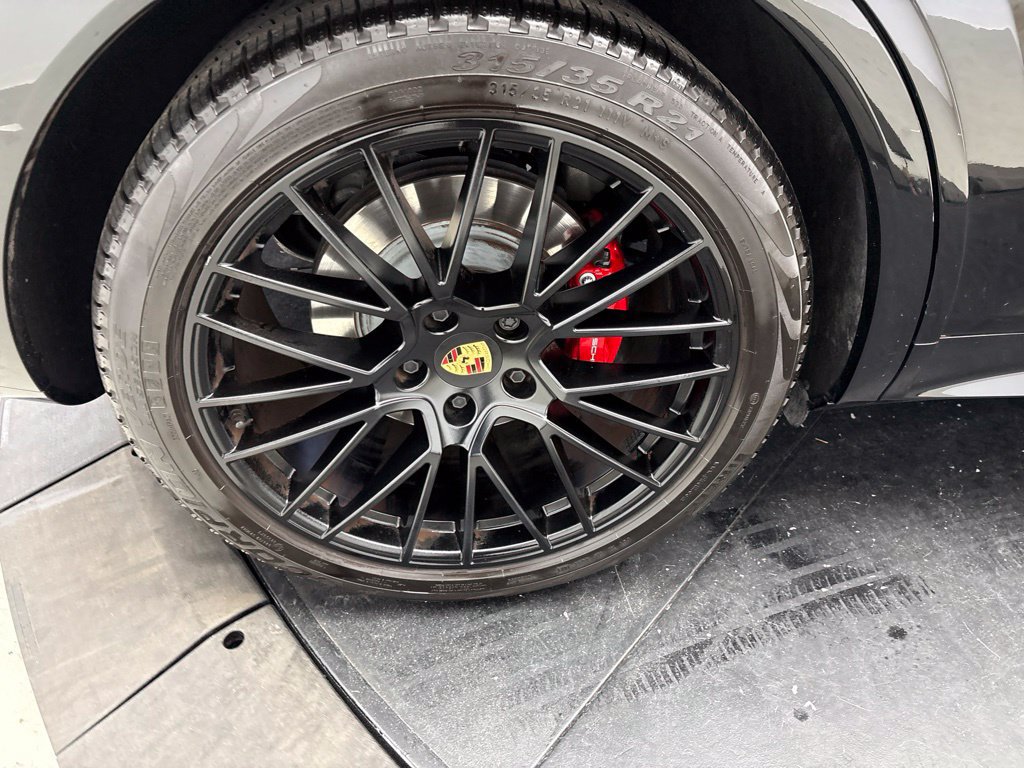 Certified 2023 Porsche Cayenne GTS AWD/4WD image 17