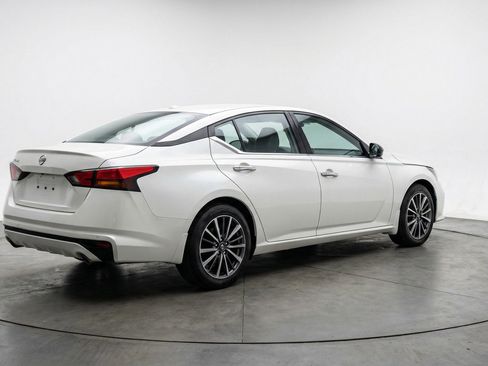 Used 2025 Nissan Altima 2.5 SV image 9