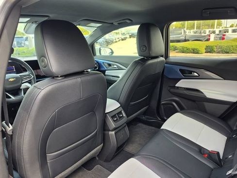 Used 2024 Chevrolet Equinox EV LT FWD image 11