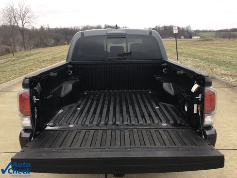 Used 2021 Toyota Tacoma TRD Sport w/ Technology Package image 5