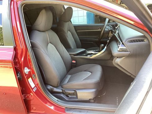 Used 2018 Toyota Camry LE w/ Convenience Package FWD image 29