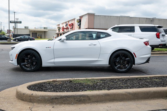 Used 2022 Chevrolet Camaro LT RWD image 4