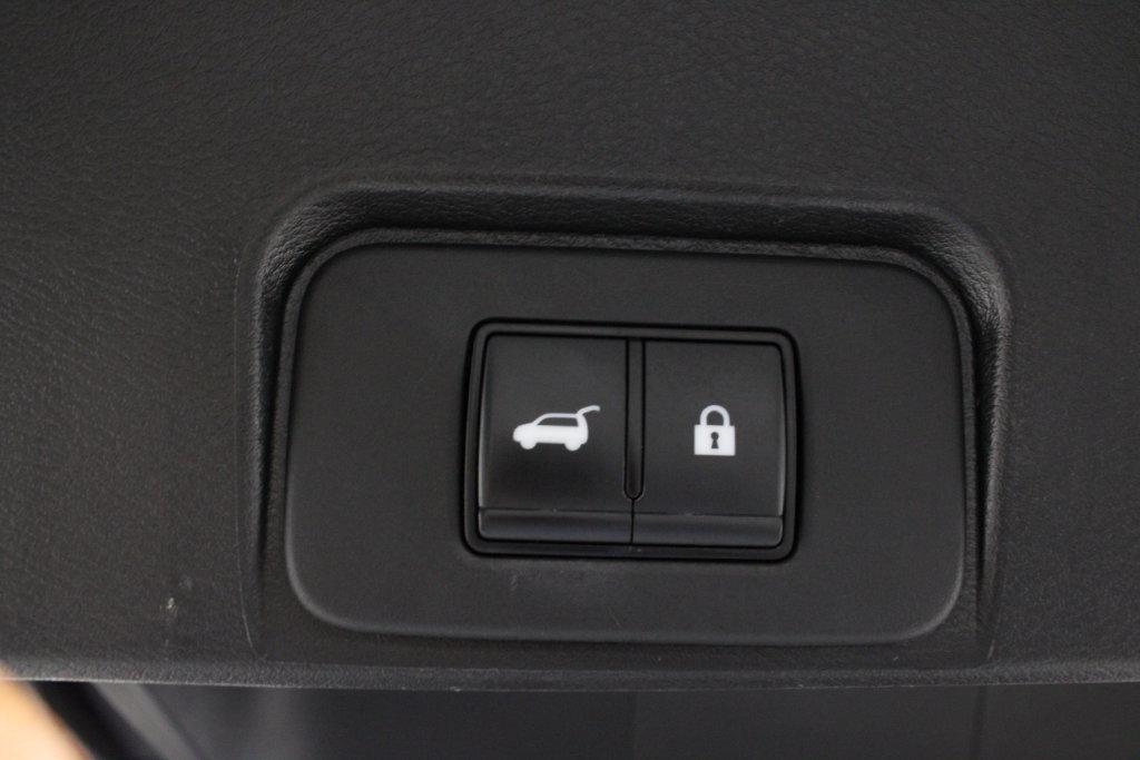 Certified 2025 Nissan Rogue SV FWD image 17