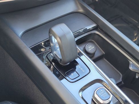 Used 2024 Volvo S60 B5 Core image 23