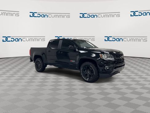 Used 2022 Chevrolet Colorado Z71 w/ Z71 Midnight Edition AWD/4WD image 2