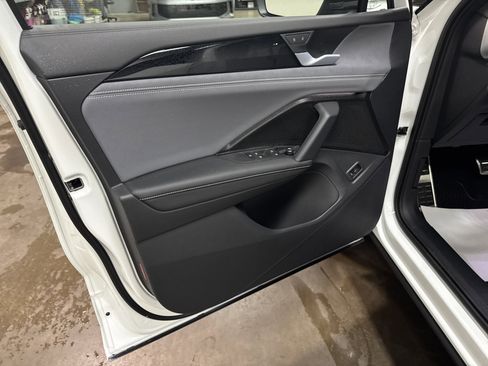 New 2026 Volkswagen Tiguan SE R-Line image 14