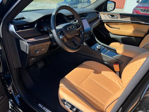 Used 2025 Jeep Grand Cherokee L Summit w/ Advanced Protech Group IV image 10