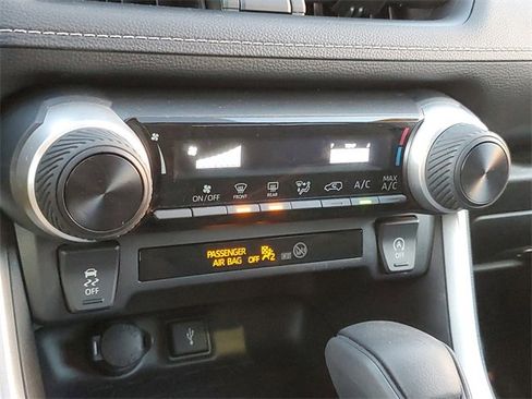 Used 2022 Toyota RAV4 LE image 20