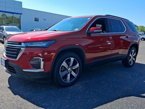 Certified 2023 Chevrolet Traverse LT w/ LT Premium Package AWD/4WD image 3