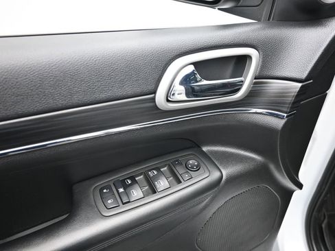 Used 2022 Jeep Grand Cherokee Limited w/ Tech Group image 12