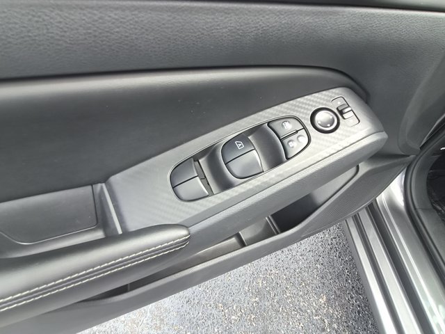 Used 2025 Nissan Altima 2.5 SV FWD image 13