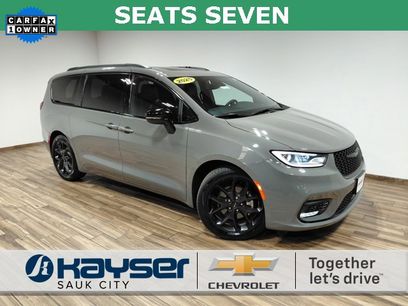 Used 2025 Chrysler Pacifica Limited