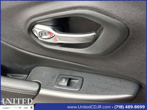 Used 2021 Jeep Cherokee Limited image 22