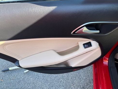 Used 2018 Mercedes-Benz CLA 250 4MATIC image 9