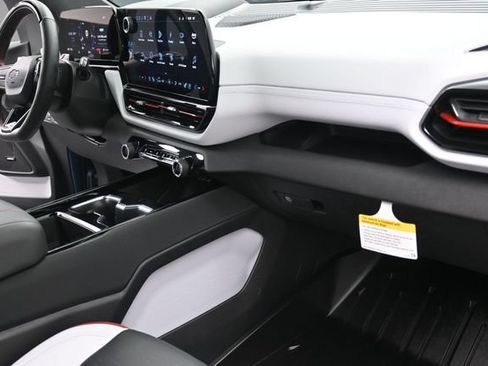 Used 2025 Chevrolet Silverado EV RST AWD/4WD image 24