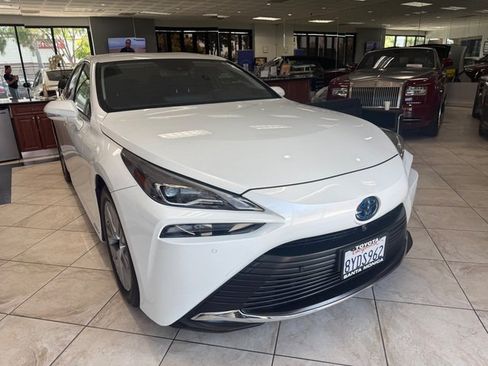 Used 2021 Toyota Mirai w/ Advanced Technology Package RWD image 2