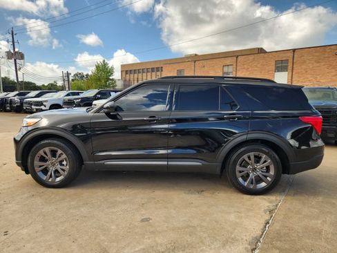 Used 2024 Ford Explorer XLT w/ Equipment Group 202A RWD image 4