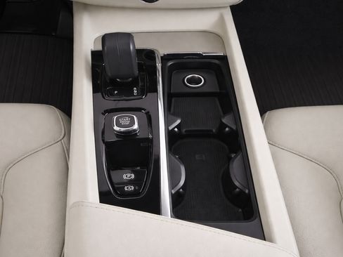 Certified 2023 Volvo XC60 B5 Plus w/ Climate Package AWD/4WD image 21
