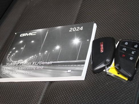 Used 2024 GMC Yukon XL Denali w/ Denali Reserve Package image 35