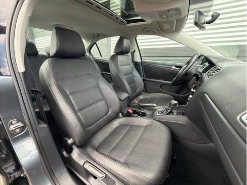 Used 2012 Volkswagen Jetta SE FWD image 4
