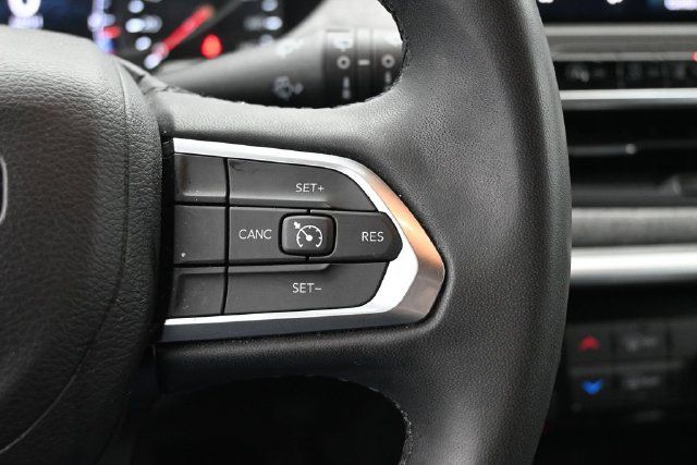 Used 2024 Jeep Compass Latitude AWD/4WD image 31