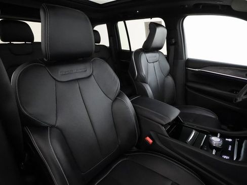 Used 2023 Jeep Grand Cherokee Overland w/ Advanced Protech Group III image 23