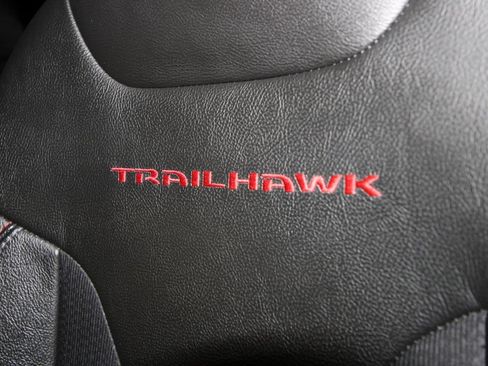 Used 2025 Jeep Compass Trailhawk AWD/4WD image 19