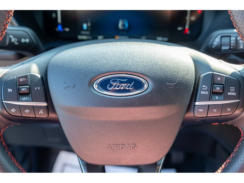 Used 2025 Ford Escape ST-Line FWD image 17