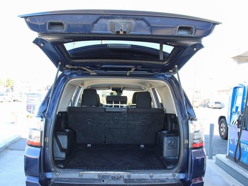 Used 2022 Toyota 4Runner TRD Off-Road AWD/4WD image 22