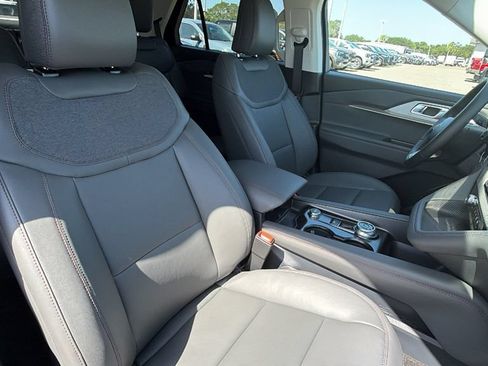 New 2026 Ford Explorer Active w/ Active Comfort Package RWD image 31