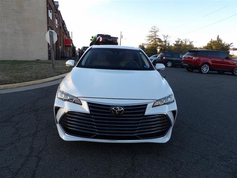 Used 2021 Toyota Avalon XLE w/ Moonroof Package image 2