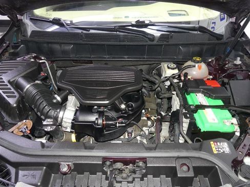 Used 2018 Cadillac XT5 Platinum w/ Driver Assist Package image 12