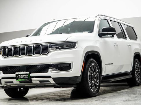 Used 2024 Jeep Wagoneer L Series II w/ Flexible Seating Group image 8