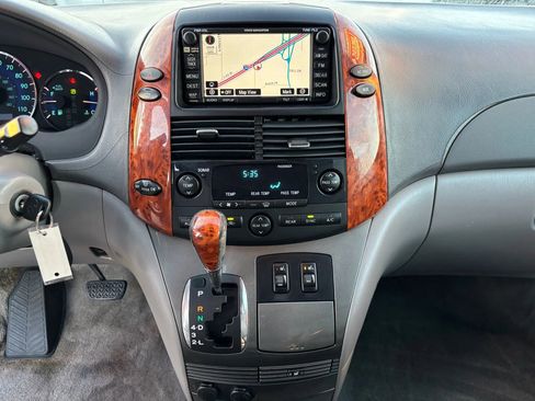 Used 2009 Toyota Sienna XLE image 24