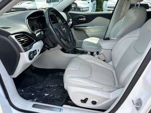 Used 2019 Jeep Cherokee Limited w/ Luxury Group AWD/4WD image 27