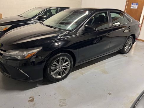 Used 2017 Toyota Camry SE FWD image 29
