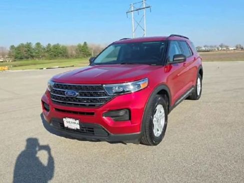 Used 2022 Ford Explorer XLT AWD/4WD image 3