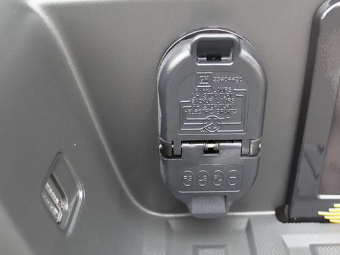 Used 2021 Chevrolet Colorado LT w/ Safety Package image 31