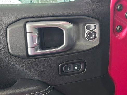 Used 2022 Jeep Wrangler Unlimited Sahara image 19