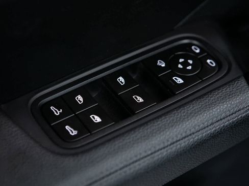 Certified 2024 Porsche Cayenne Coupe image 18