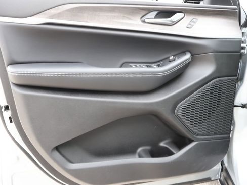 New 2025 Jeep Grand Cherokee L Limited image 22